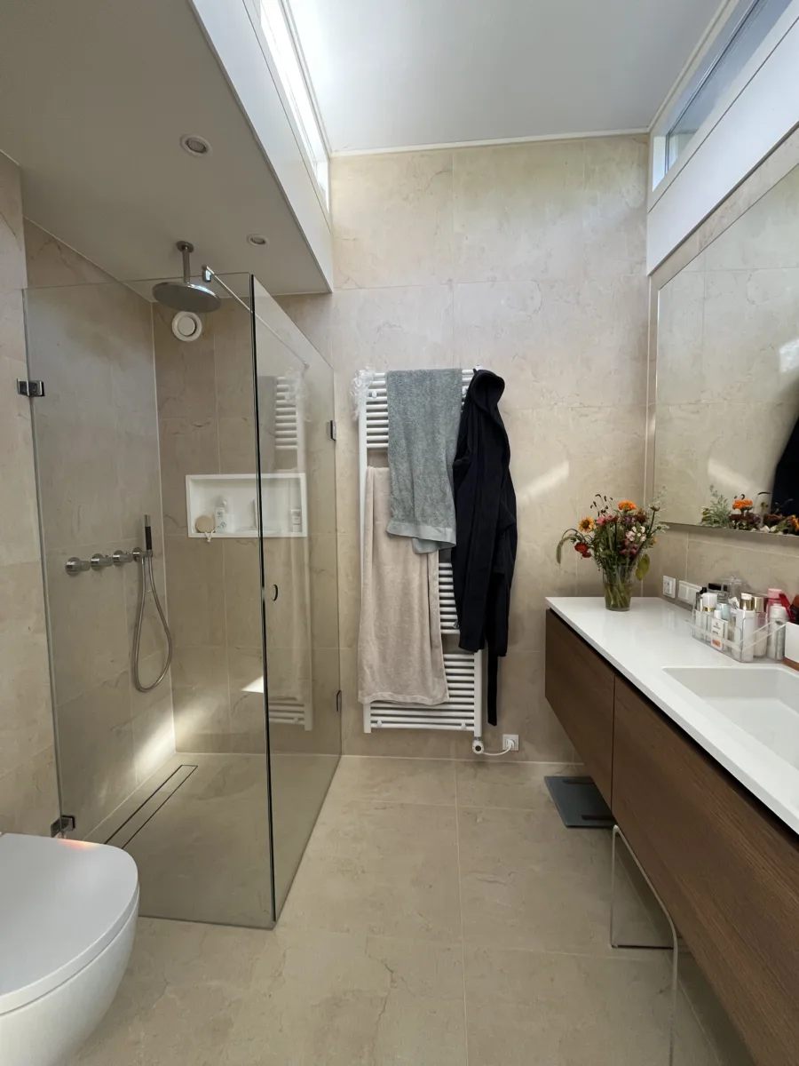 Badkamer renovatie, voor en na foto’s – modern stijl – Rhenen (foto 15)