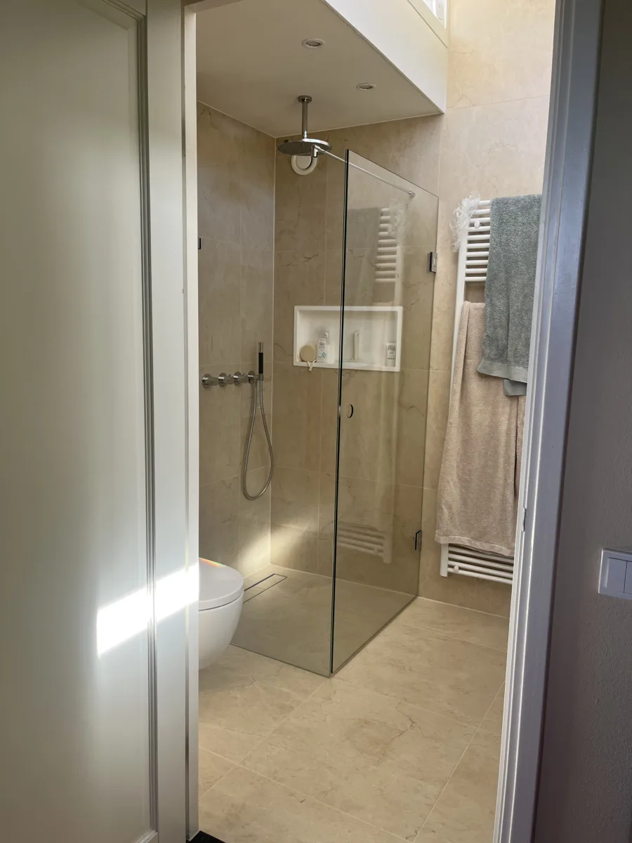 Badkamer renovatie, voor en na foto’s – modern stijl – Rhenen (foto 10)