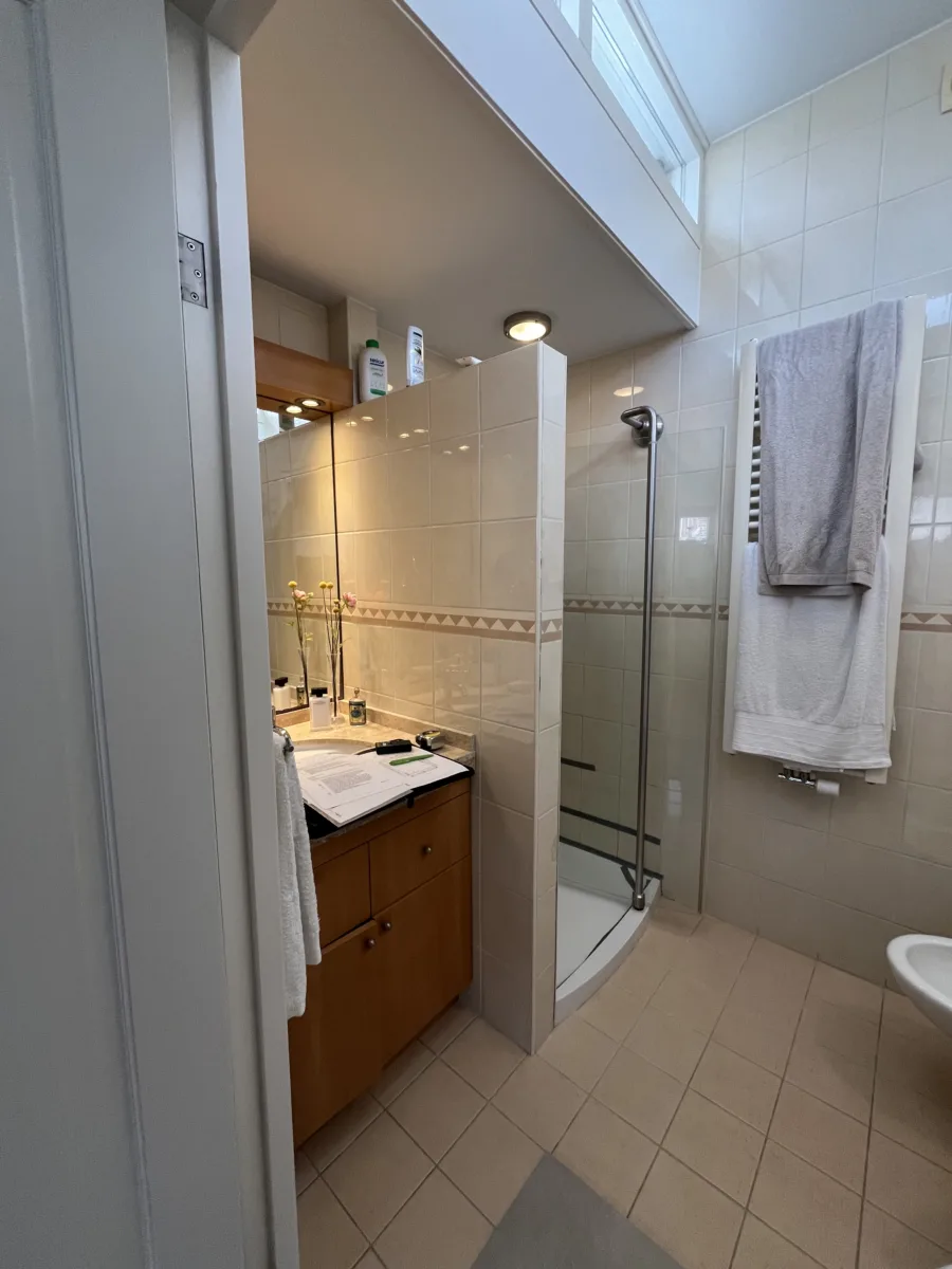 Badkamer renovatie, voor en na foto’s – modern stijl – Rhenen