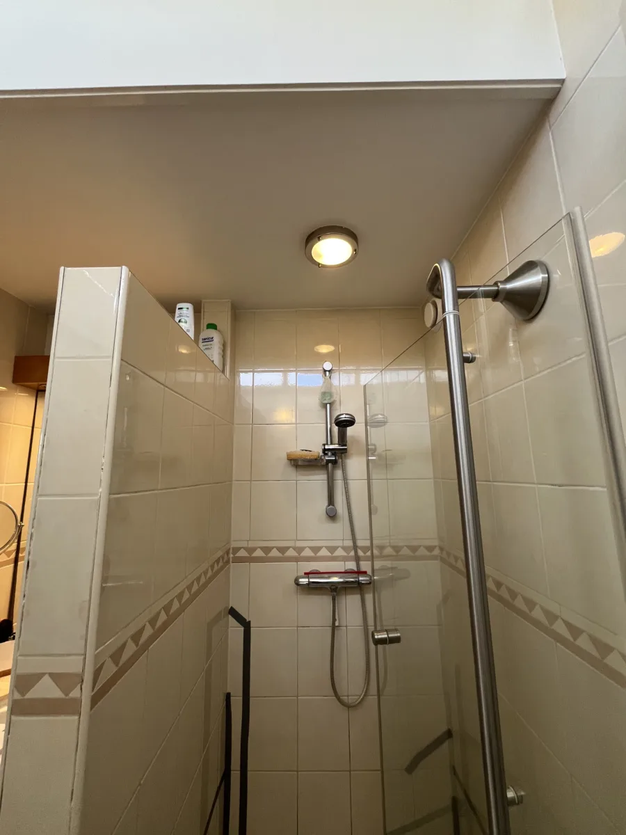 Badkamer renovatie, voor en na foto’s – modern stijl – Rhenen (foto 2)