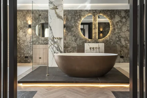 Vrijstaande baden, inbouwbaden, inloop baden met deur en jacuzzi's