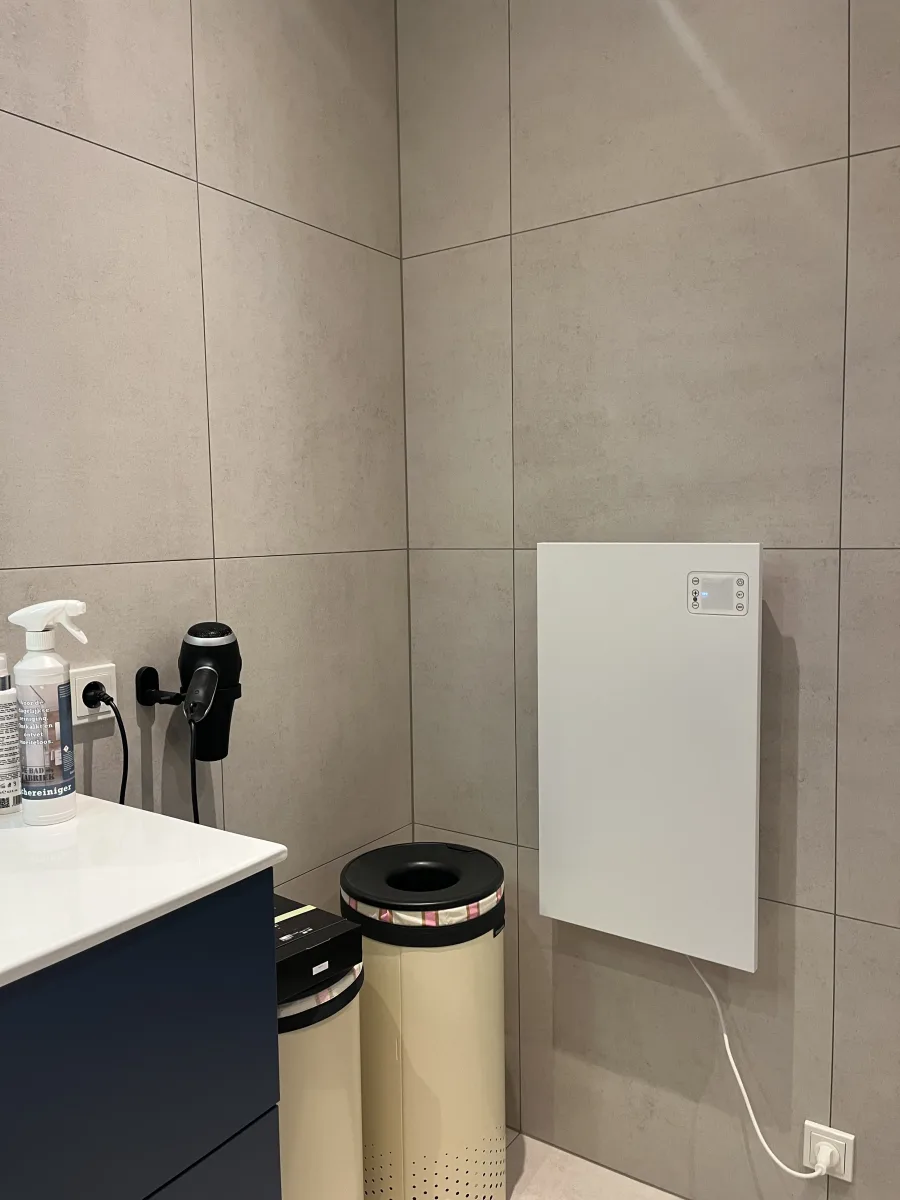 Badkamer met douche zonder voegen – badkamers met hout stijl – Wageningen (foto 10)