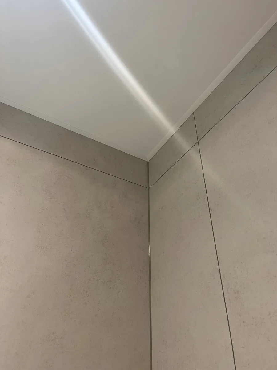 Badkamer met douche zonder voegen – badkamers met hout stijl – Wageningen (foto 13)