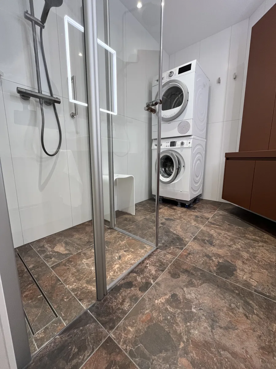 Maatwerk hoek-badmeubel en hoek-instap douchecabine – modern stijl – Wageningen (foto 14)