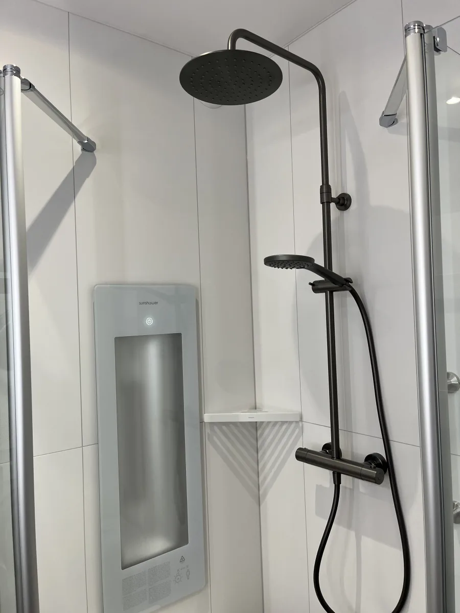 Maatwerk hoek-badmeubel en hoek-instap douchecabine – modern stijl – Wageningen (foto 15)