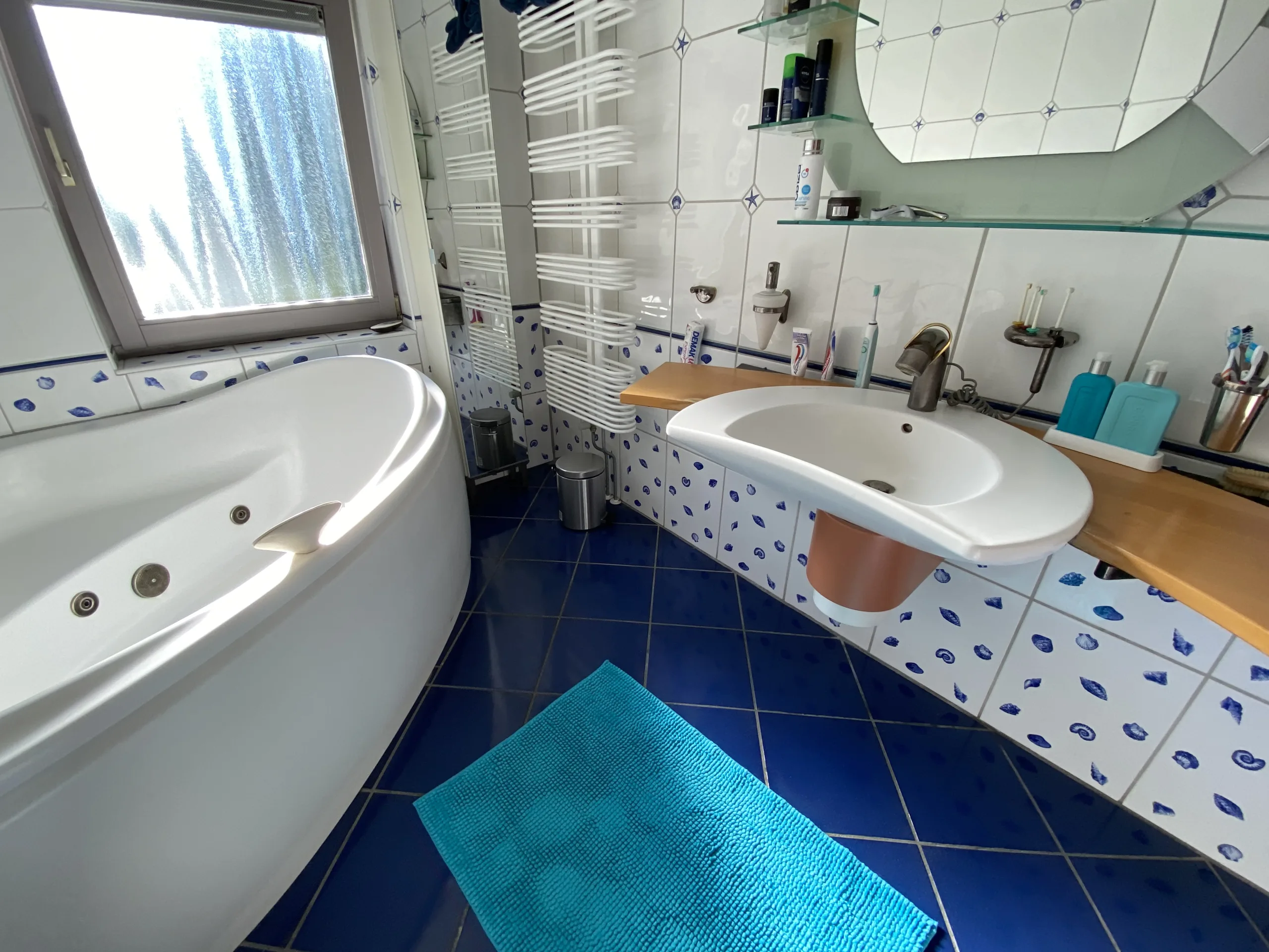 Voor de renovatie – Hotel chique badkamers en gastentoilet