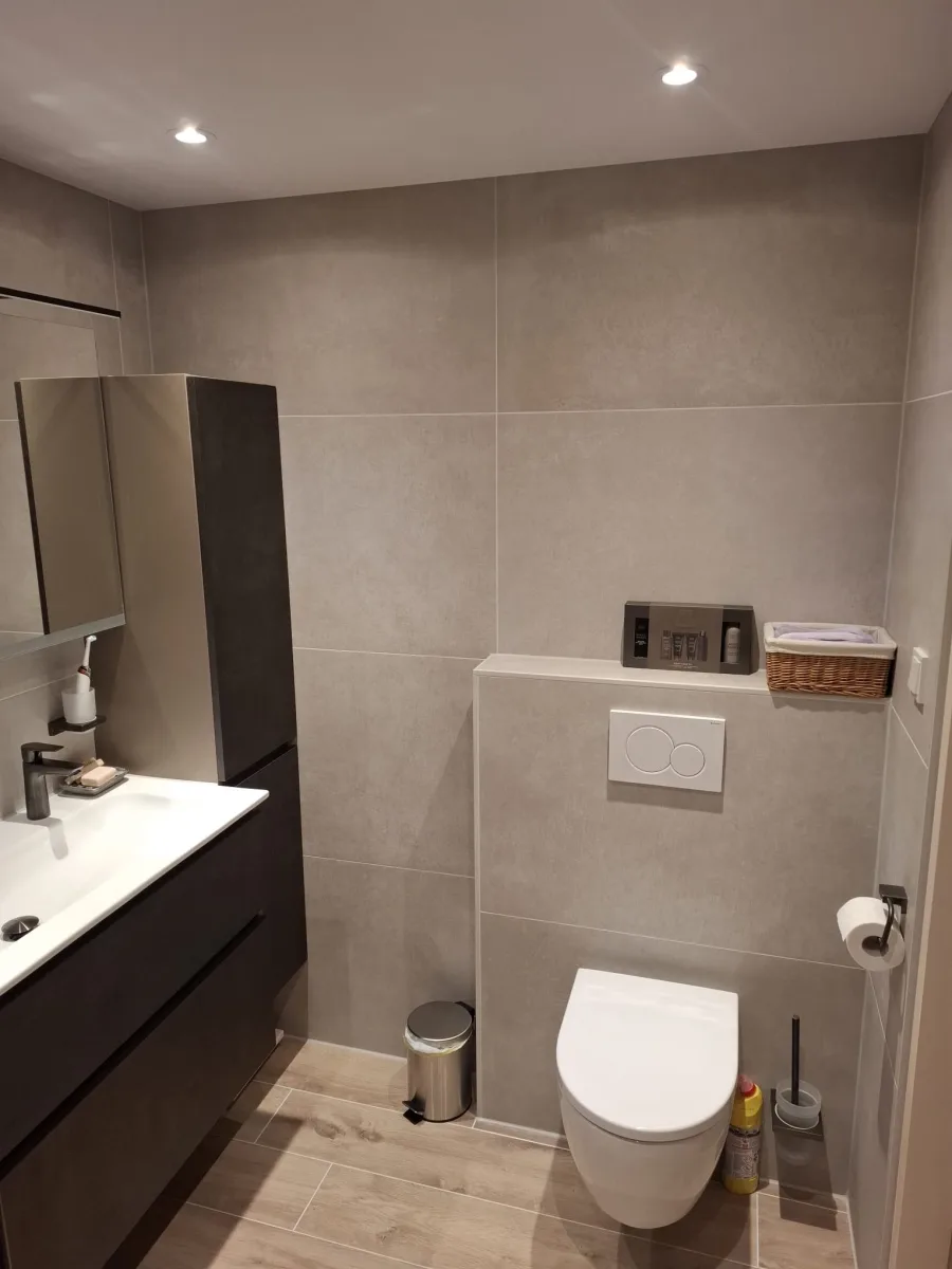 Badkamer inloopdouche Duka Libero 4000 – badkamers met hout stijl – Tiel (foto 3)