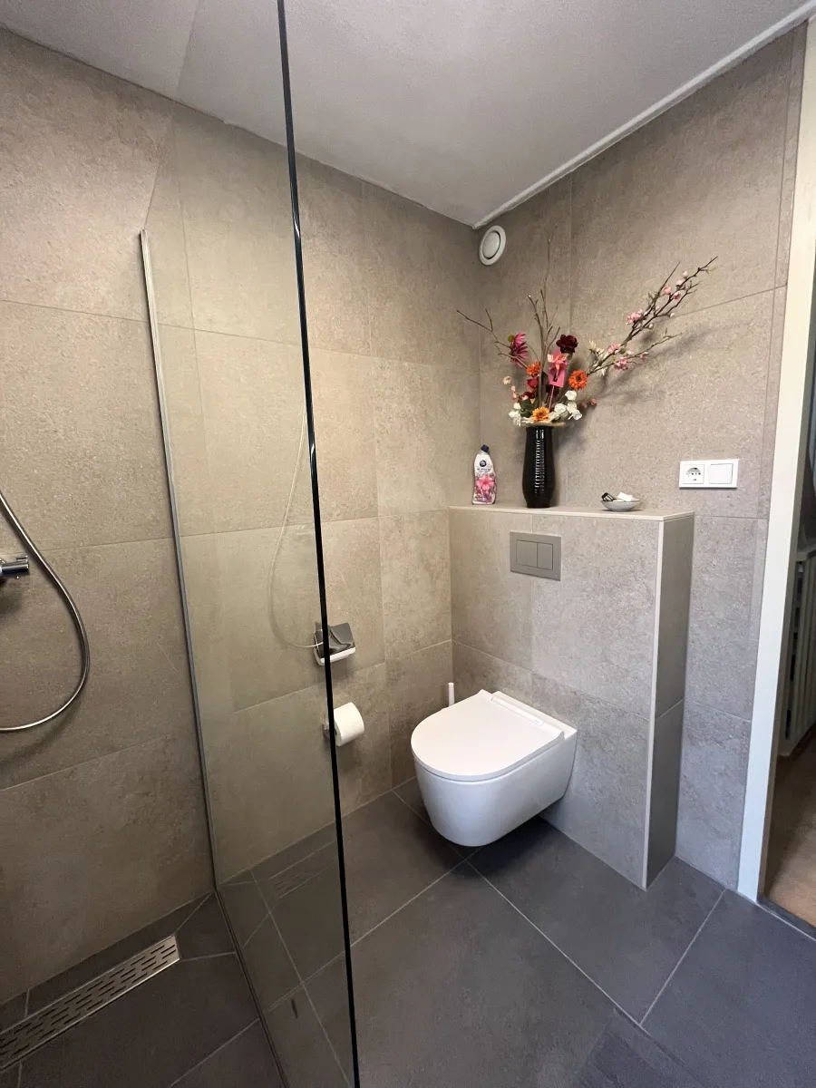 Badkamer ronde spiegelkast – modern stijl – Ede (foto 3)