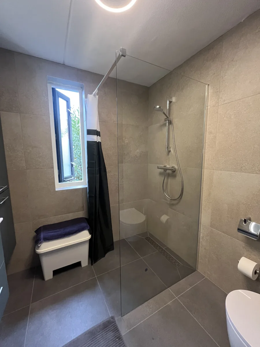 Badkamer ronde spiegelkast – modern stijl – Ede (foto 4)