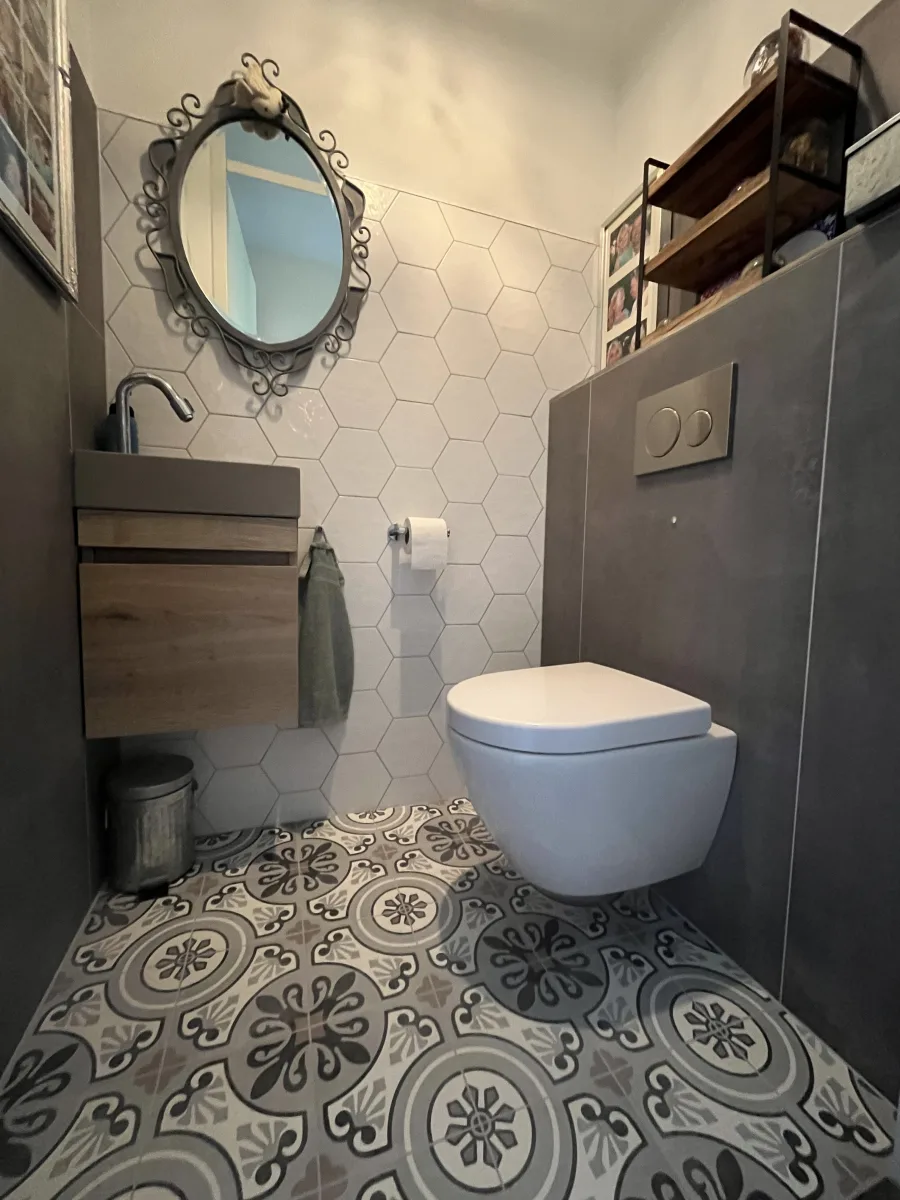 Badkamer met boetiek sfeer en Portugese tegels – karakteristiek stijl – Amersfoort (foto 19)