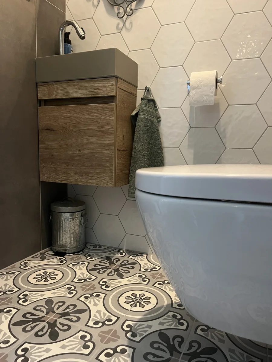 Badkamer met boetiek sfeer en Portugese tegels – karakteristiek stijl – Amersfoort (foto 18)