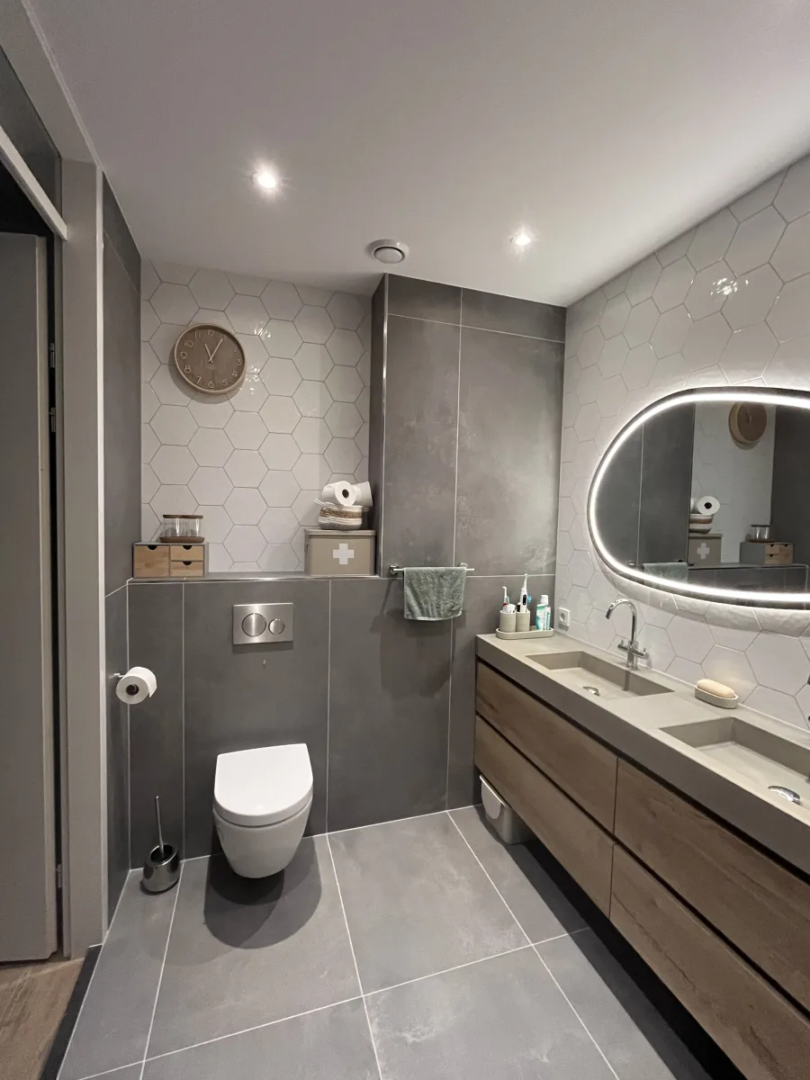 Badkamer met boetiek sfeer en Portugese tegels – karakteristiek stijl – Amersfoort (foto 8)