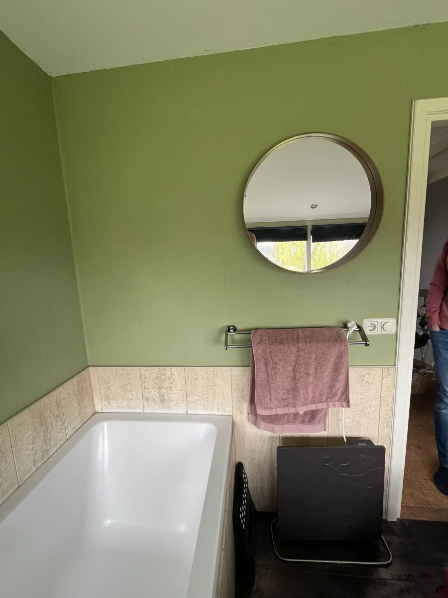 Badkamer met koperen kranen en Portugese tegels – karakteristiek stijl – Lienden (foto 13)