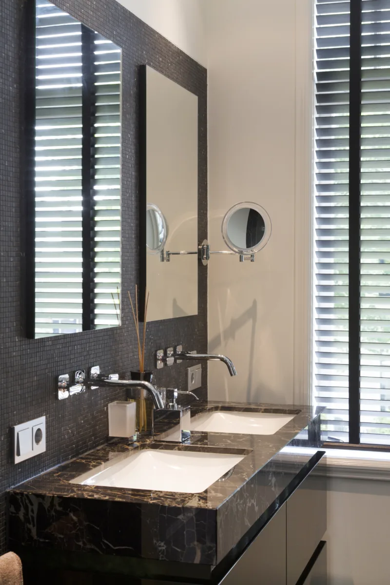 Badkamer in massief Portoro Gold marmer incl. sunshower – marmer stijl – Utrecht (foto 2)