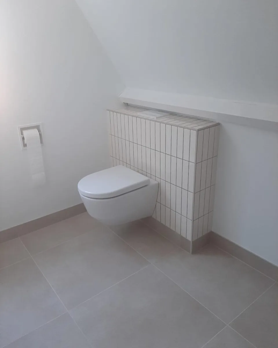 Cobber X kranen badkamer retro wandtegel 5 x 20 cm en stucwerk – mozaïek – visgraat stijl – Ede (foto 8)