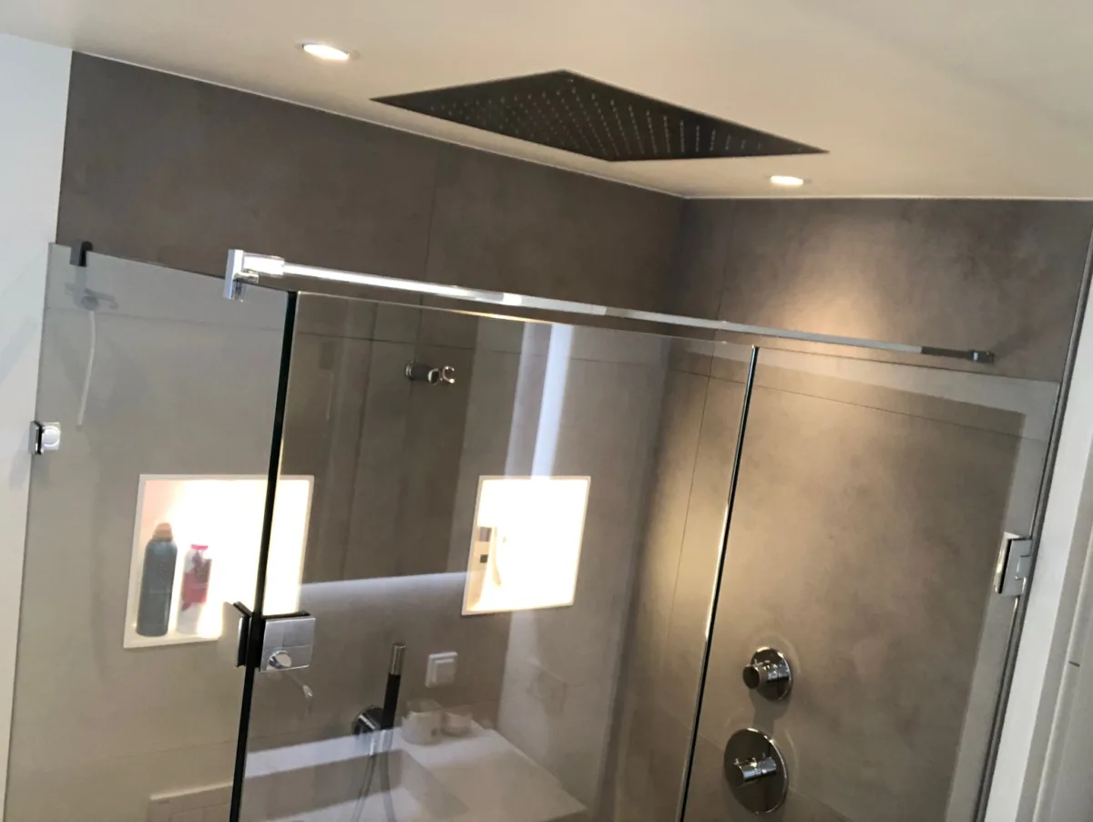 Greige badkamer met stucwerk – modern stijl – Amerongen (foto 11)