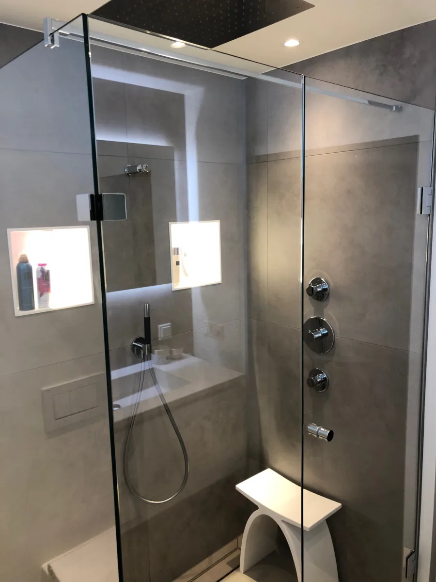 Greige badkamer met stucwerk – modern stijl – Amerongen (foto 9)