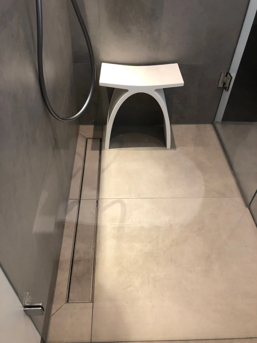 Greige badkamer met stucwerk – modern stijl – Amerongen (foto 6)