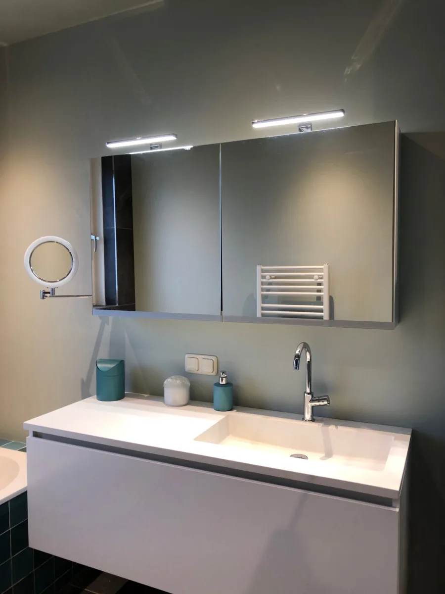 Sfeervol groen en stucwerk badkamer – mozaïek – visgraat stijl – Wageningen (foto 7)