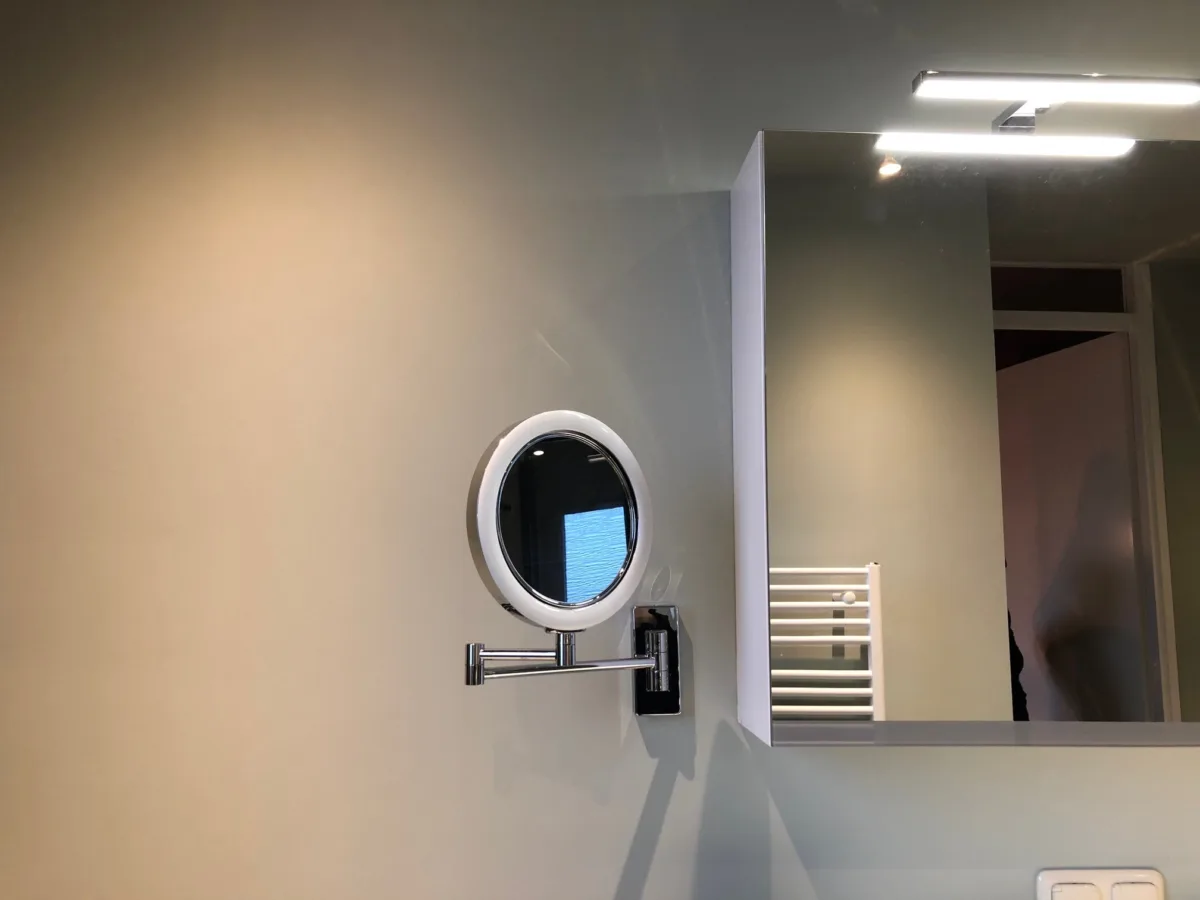 Sfeervol groen en stucwerk badkamer – mozaïek – visgraat stijl – Wageningen (foto 19)
