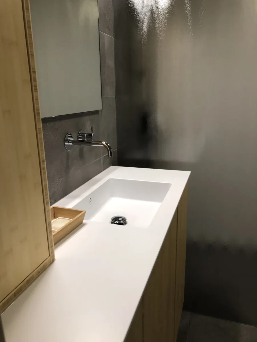 Badkamer met bamboe houten maatwerk meubel – modern stijl – Veenendaal (foto 4)