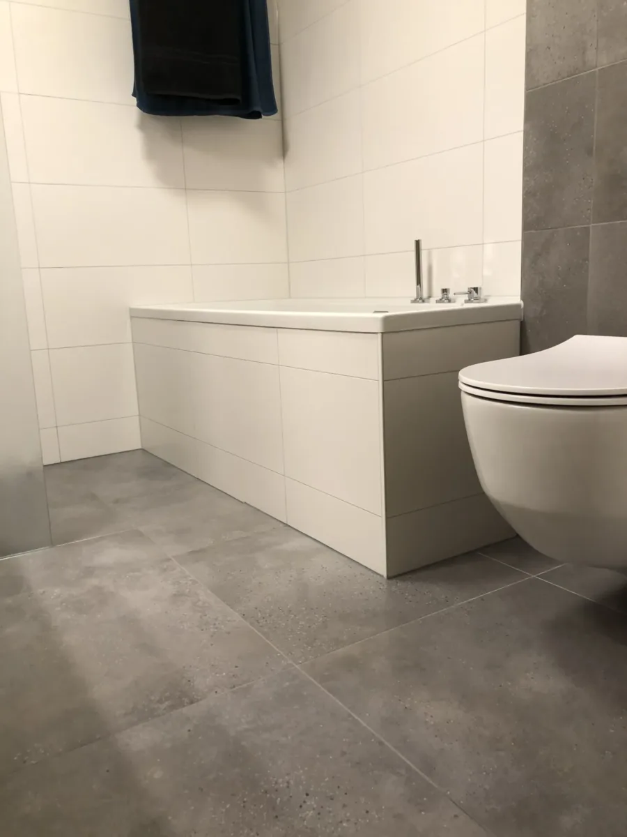Badkamer met bamboe houten maatwerk meubel – modern stijl – Veenendaal (foto 9)