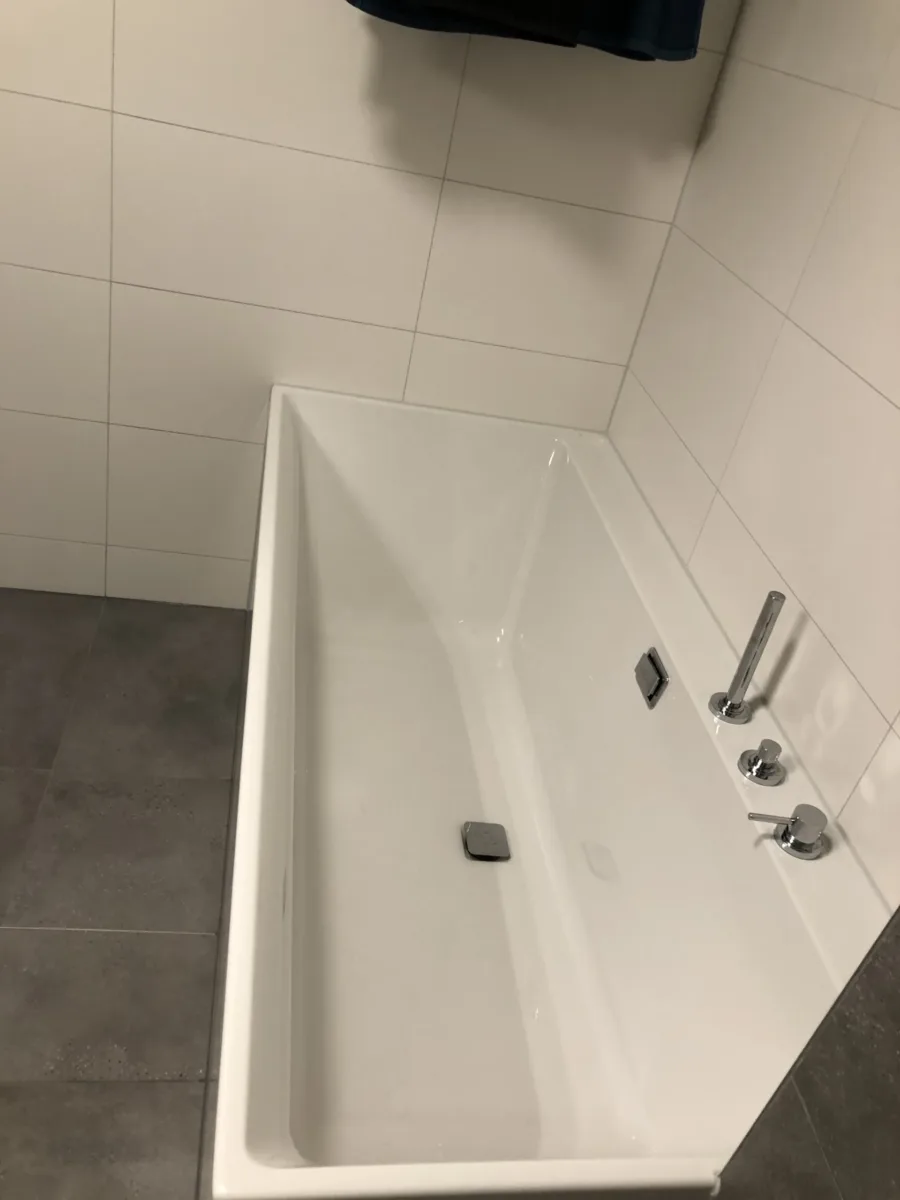 Badkamer met bamboe houten maatwerk meubel – modern stijl – Veenendaal (foto 11)