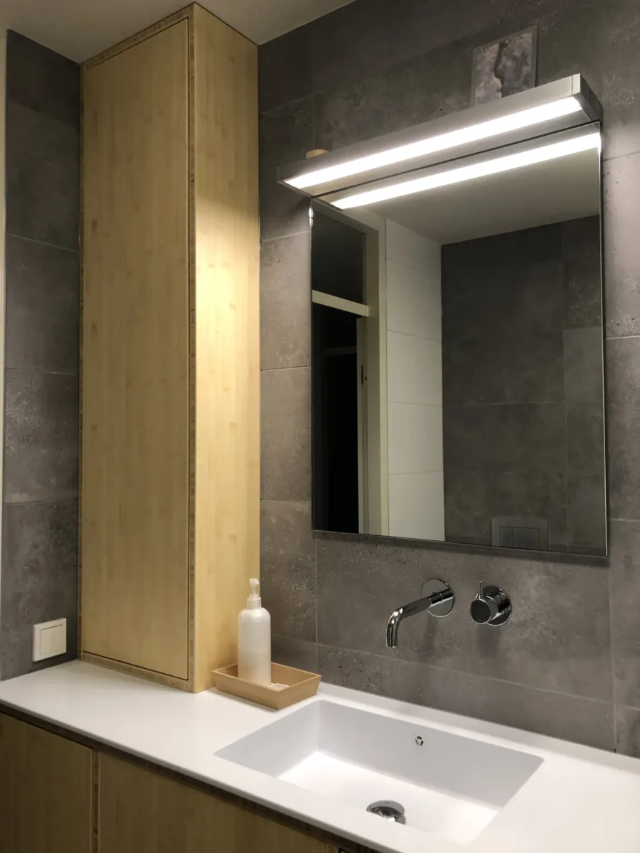 Badkamer met bamboe houten maatwerk meubel – modern stijl – Veenendaal (foto 3)