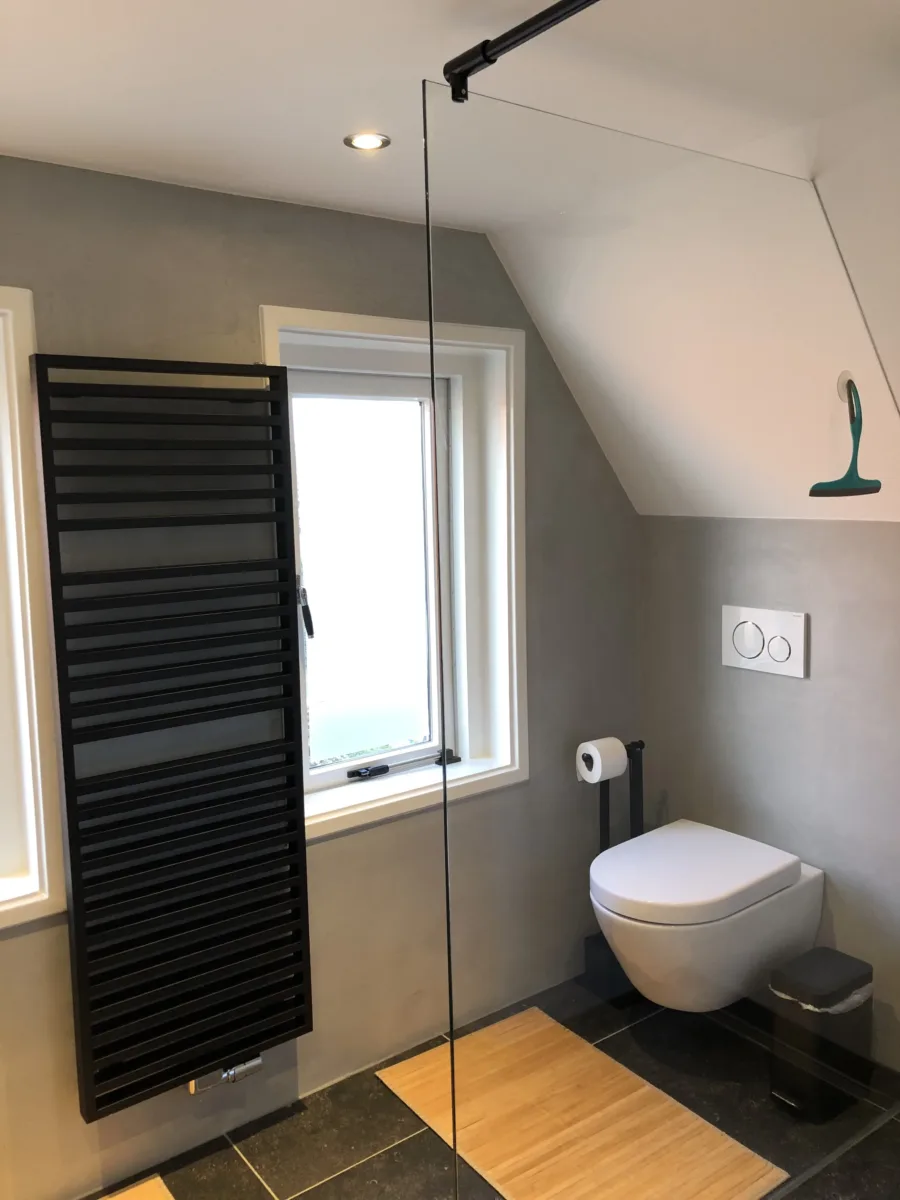 Badkamer microcement, betonciré – betonlook stijl – Veenendaal (foto 2)