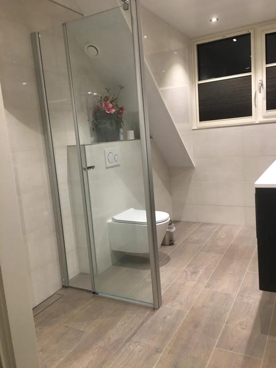 Badkamer renovatie (voor-na foto’s) – basis stijl – Ede (foto 4)