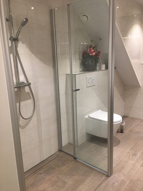Badkamer renovatie (voor-na foto’s) – basis stijl – Ede