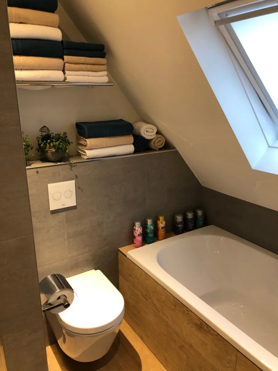 Badkamer schuine kap – modern stijl – ede