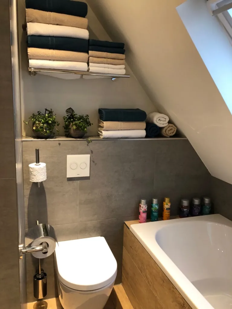 Badkamer schuine kap – modern stijl – ede