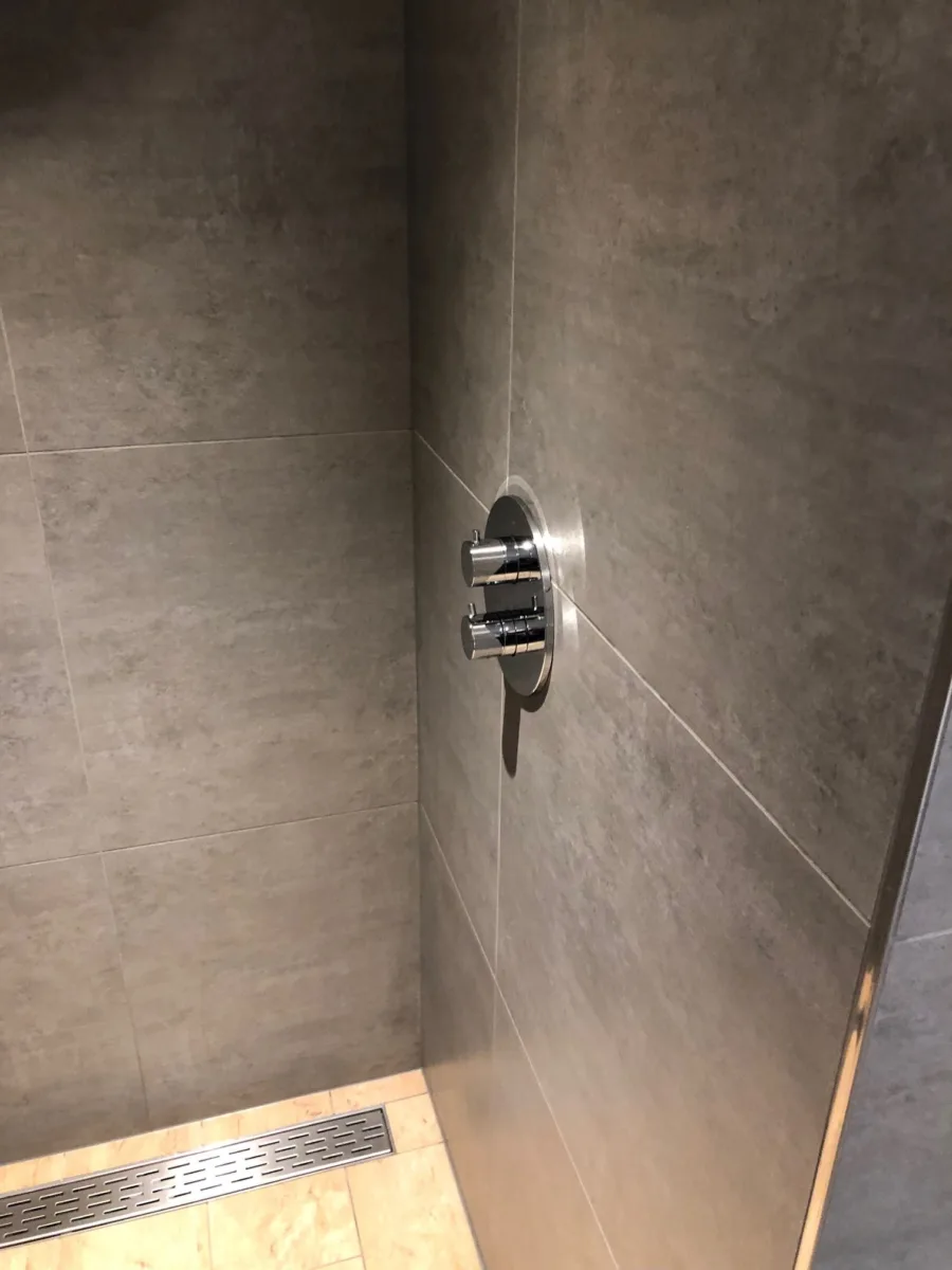 Badkamer schuine kap – modern stijl – ede (foto 3)