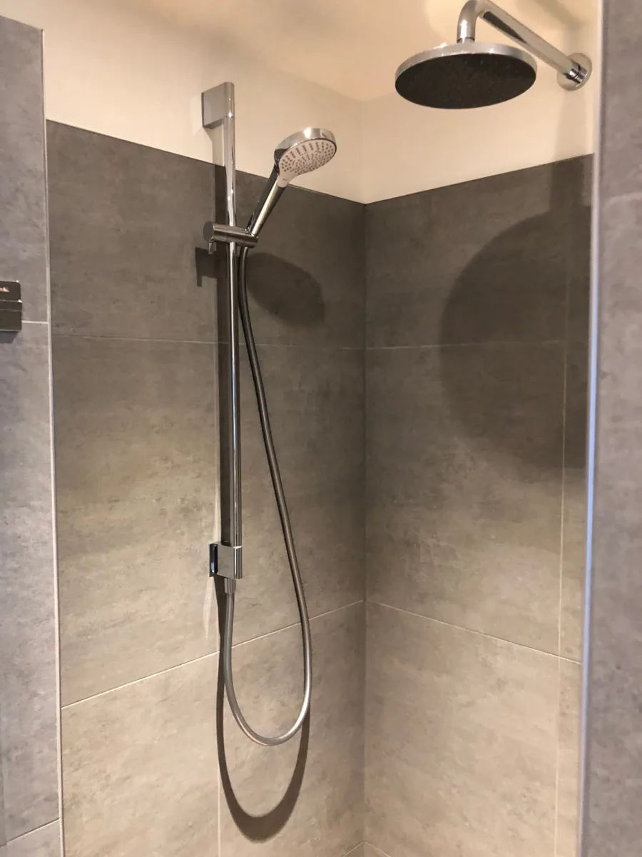 Badkamer schuine kap – modern stijl – ede (foto 4)