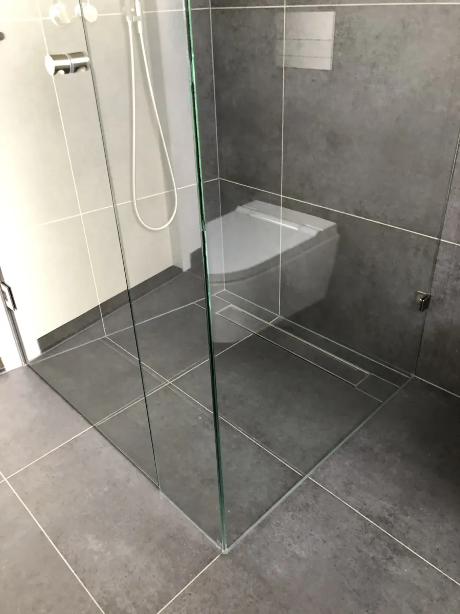 Badkamer met luxe rvs Vola kranen – modern stijl – Lienden (foto 8)