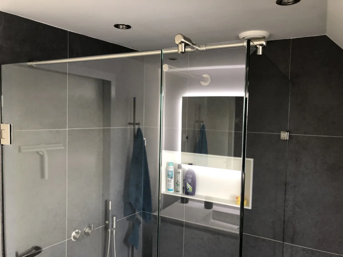 Badkamer met luxe rvs Vola kranen – modern stijl – Lienden (foto 12)
