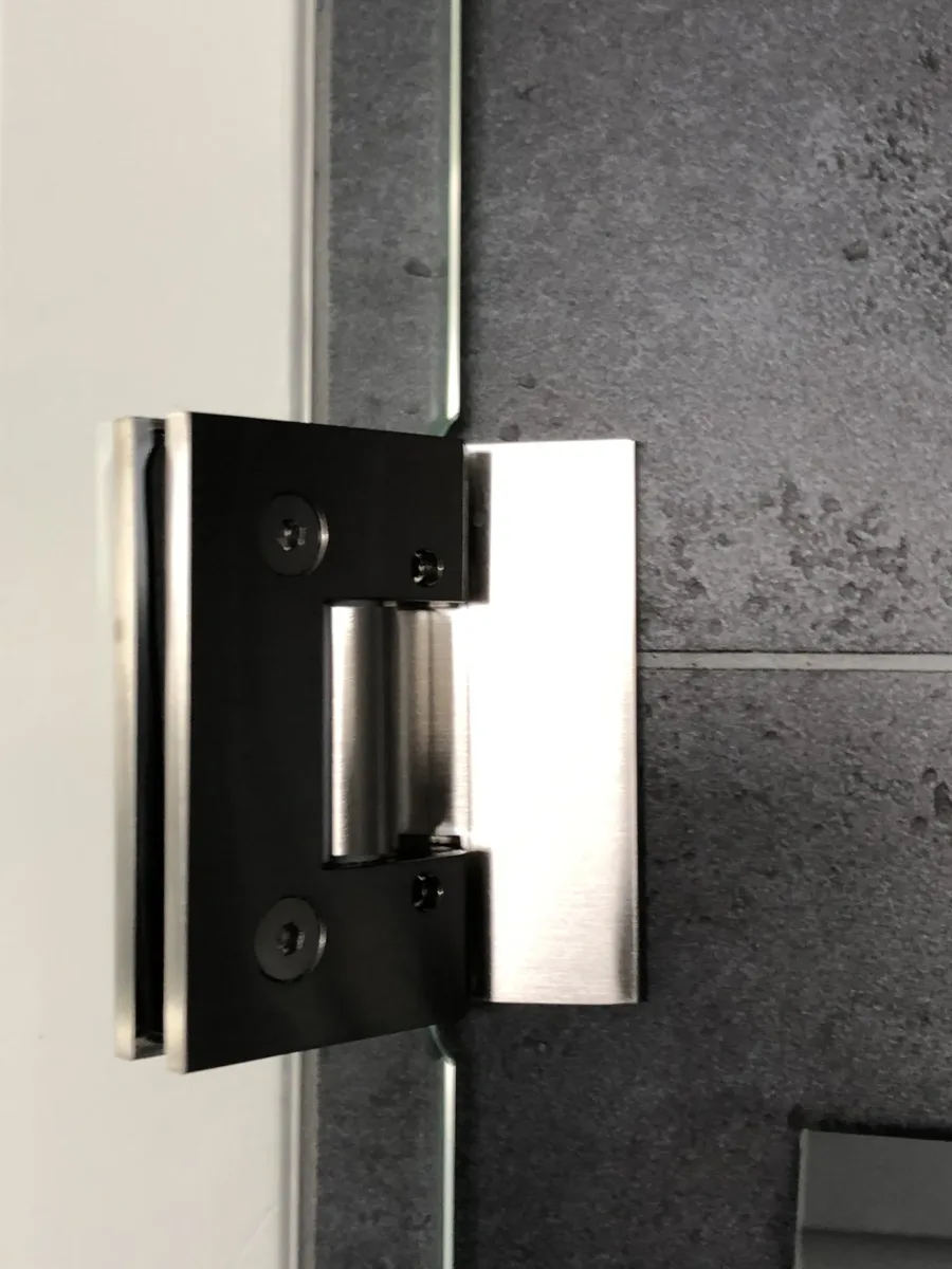 Badkamer met luxe rvs Vola kranen – modern stijl – Lienden (foto 5)