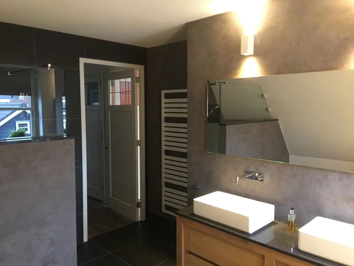 Royale sfeervolle badkamers – mozaïek – visgraat stijl – Alphen ad. Rijn (foto 16)