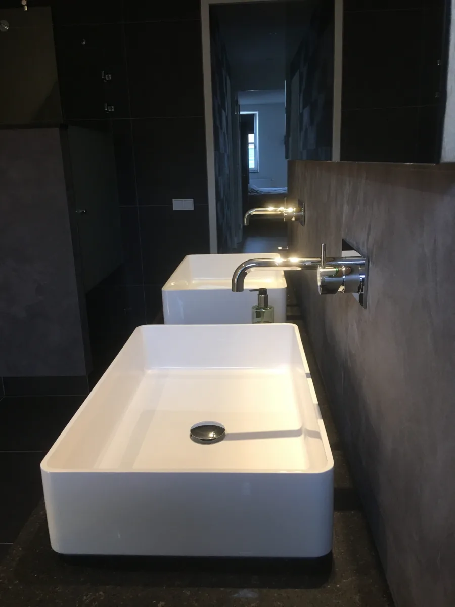 Royale sfeervolle badkamers – mozaïek – visgraat stijl – Alphen ad. Rijn (foto 2)