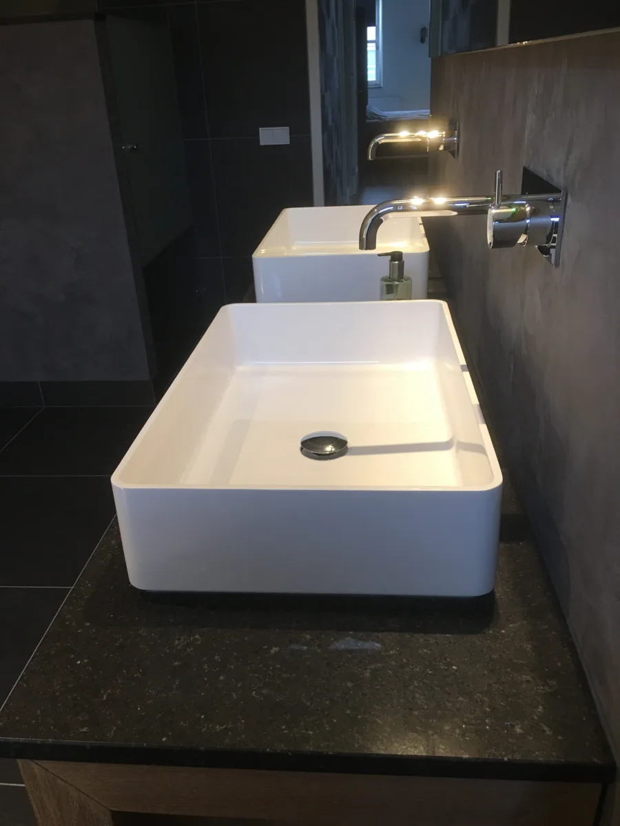 Royale sfeervolle badkamers – mozaïek – visgraat stijl – Alphen ad. Rijn (foto 15)