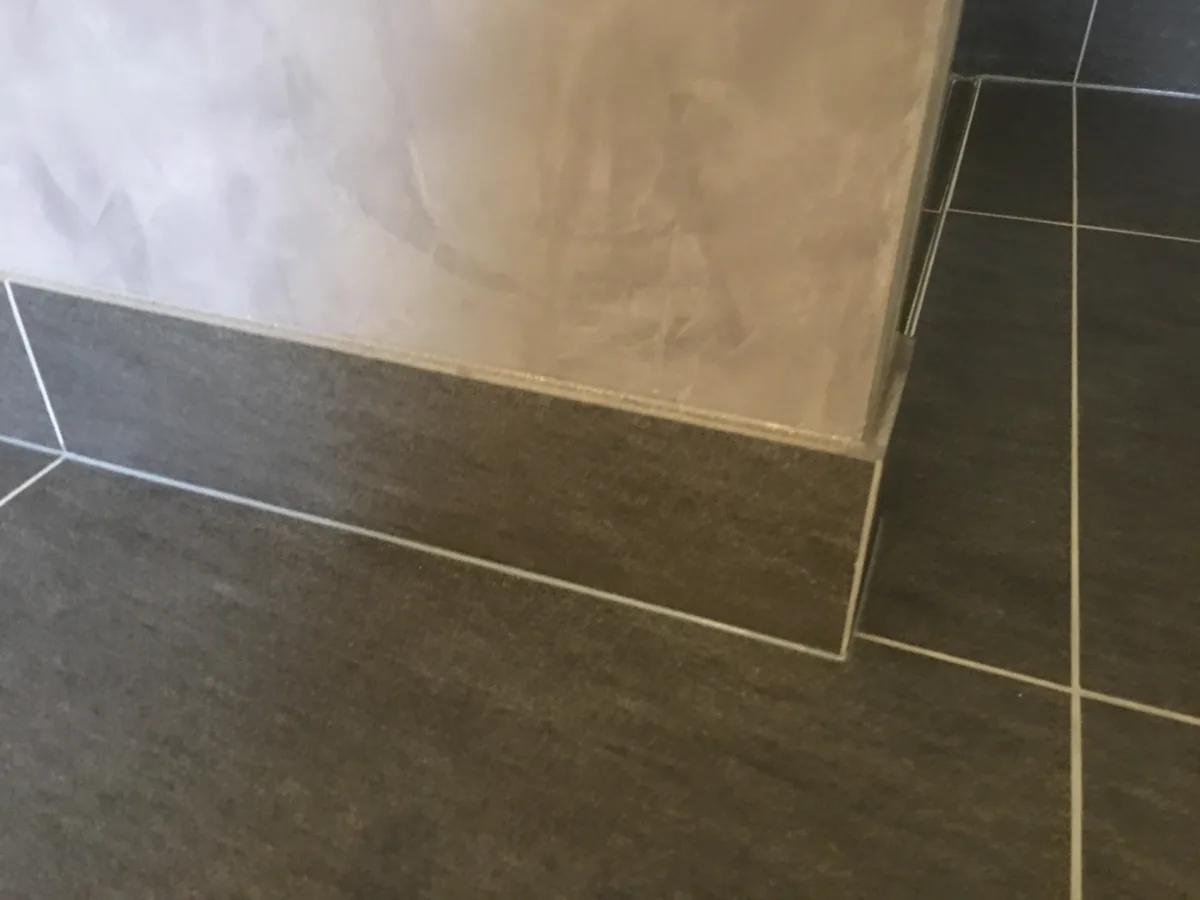 Royale sfeervolle badkamers – mozaïek – visgraat stijl – Alphen ad. Rijn (foto 7)