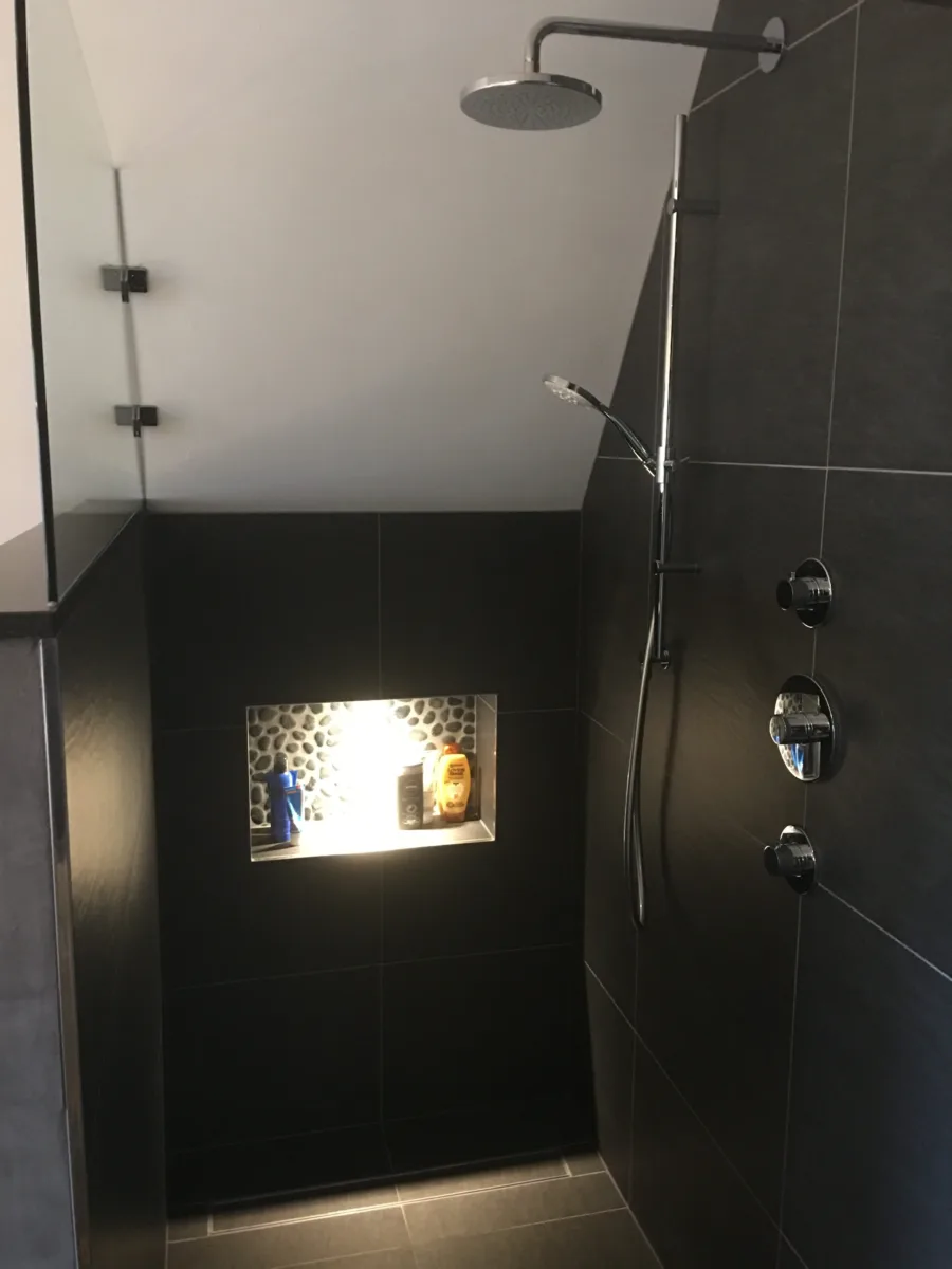 Royale sfeervolle badkamers – mozaïek – visgraat stijl – Alphen ad. Rijn (foto 10)