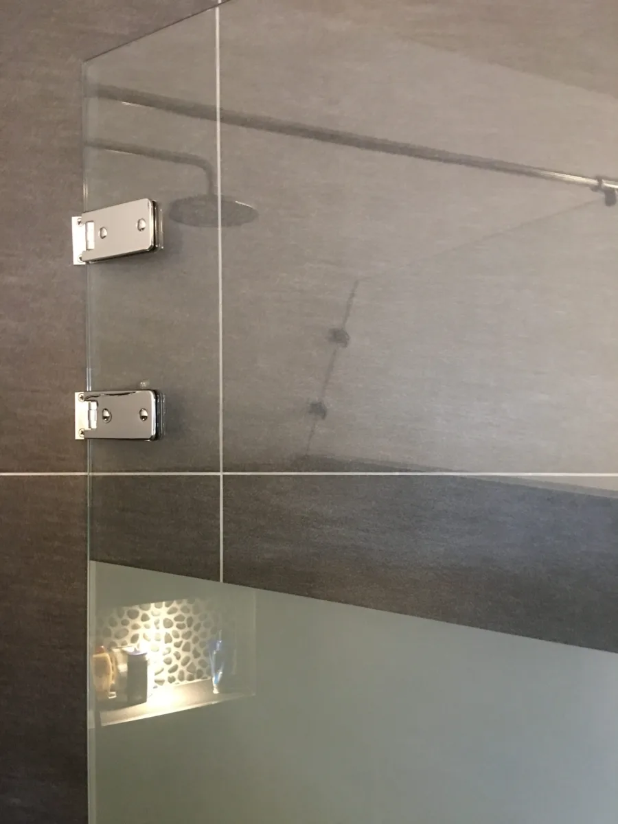 Royale sfeervolle badkamers – mozaïek – visgraat stijl – Alphen ad. Rijn (foto 12)