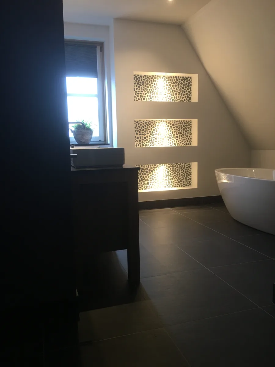 Royale sfeervolle badkamers – mozaïek – visgraat stijl – Alphen ad. Rijn (foto 20)
