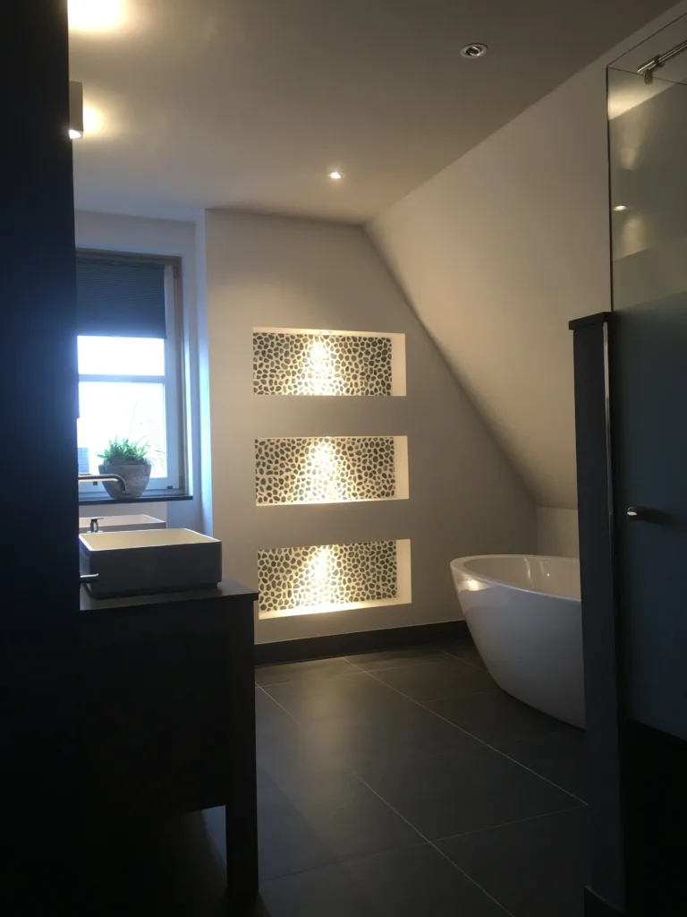 Royale sfeervolle badkamers – mozaïek – visgraat stijl – Alphen ad. Rijn