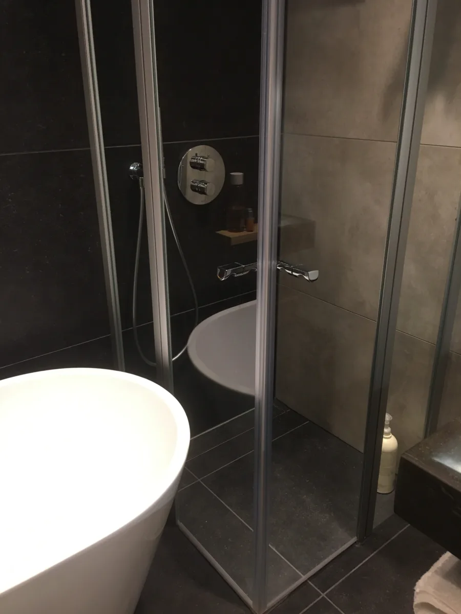 Compacte badkamer – betonlook stijl – Rhenen (foto 11)