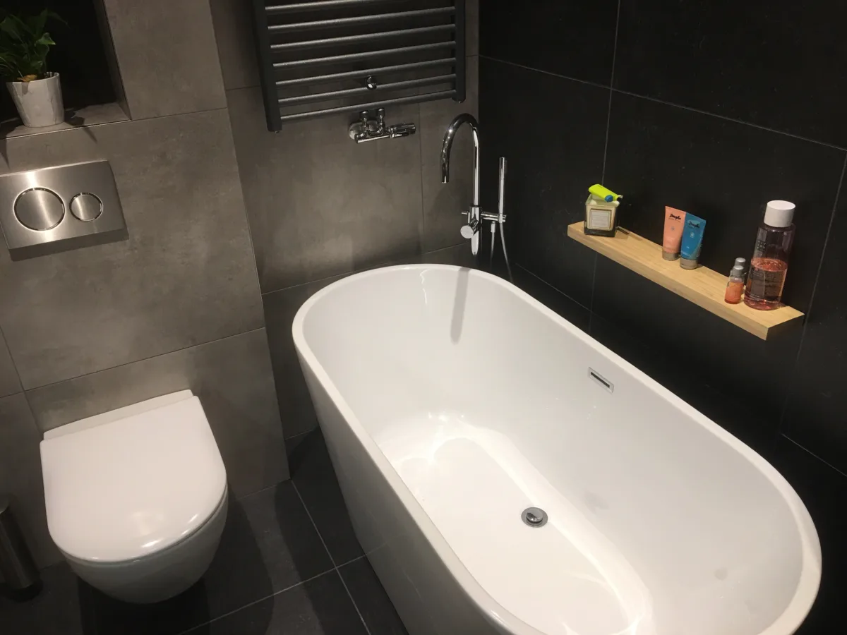 Compacte badkamer – betonlook stijl – Rhenen (foto 14)