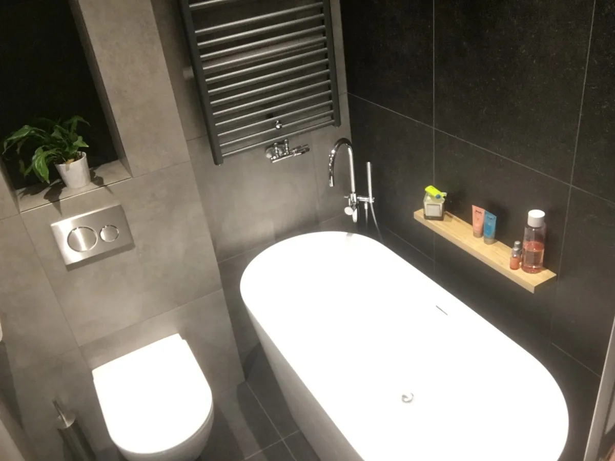 Compacte badkamer – betonlook stijl – Rhenen
