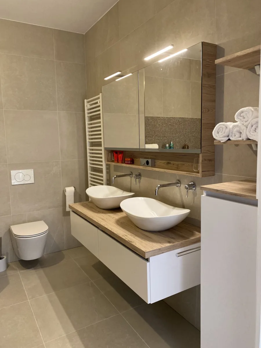Badkamer met opbouw waskommen – modern stijl – Wageningen (foto 4)